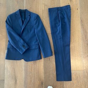 Boys suite size 14 R